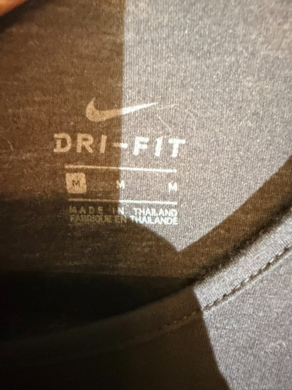 Nike Dri-FIT Performance Tee β Size Medium - Picture 3 of 9